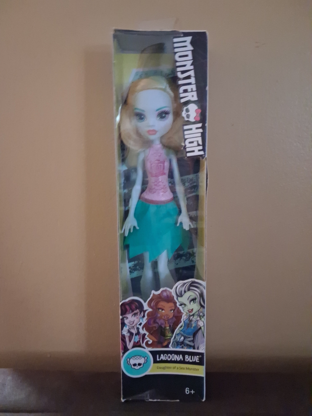 Monster High Lagoona Blue Doll in Teal & Pink Outfit